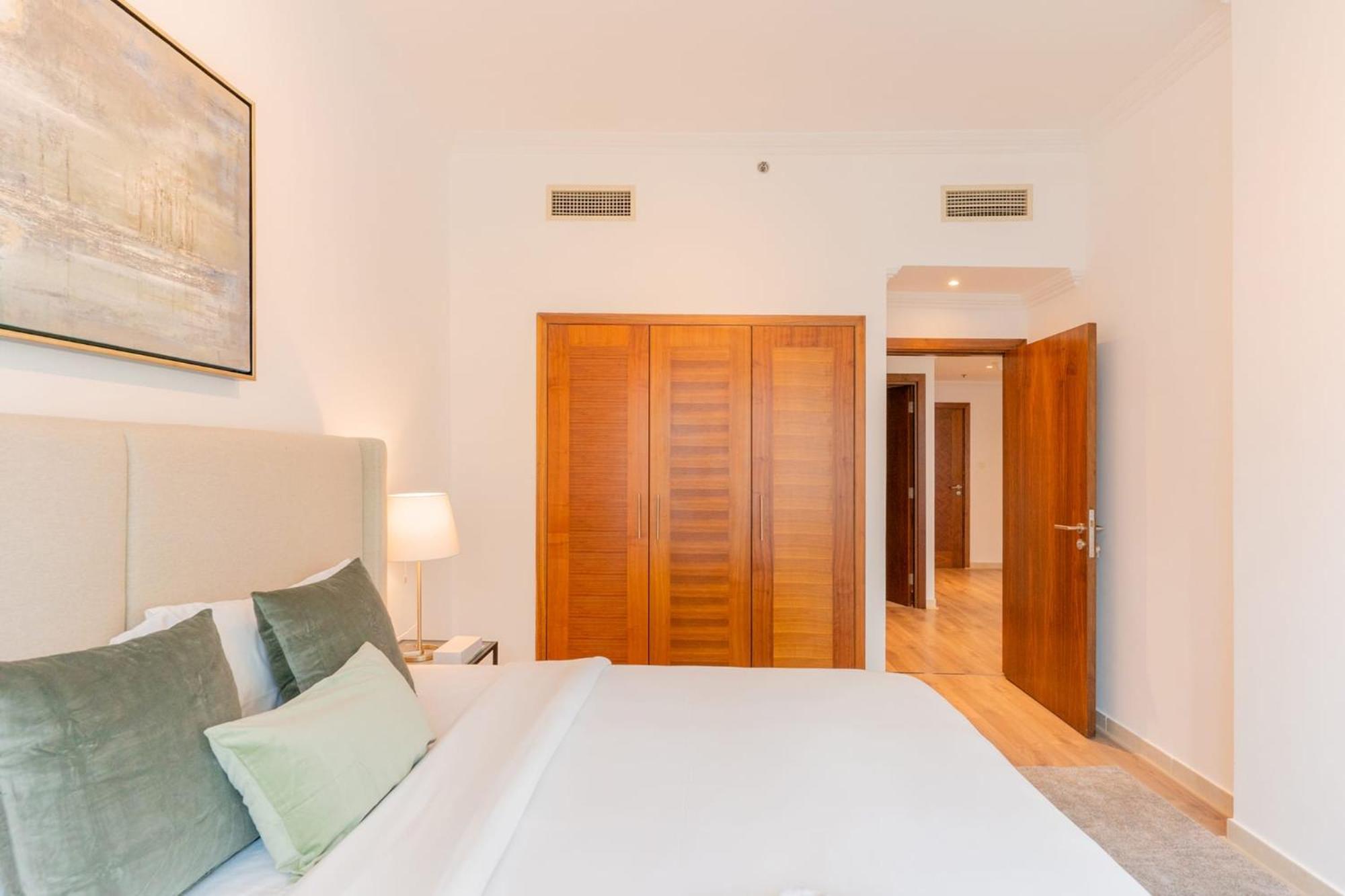 Apartment Stylish Waterfront 2 Bed In Marina
