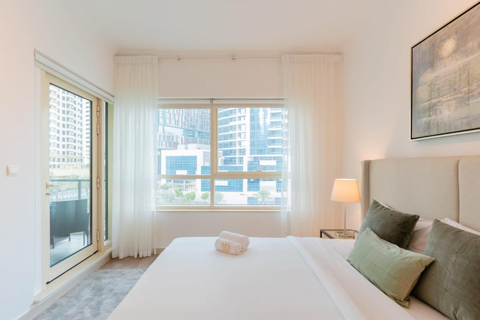 Stylish Waterfront 2 Bed In Marina *
