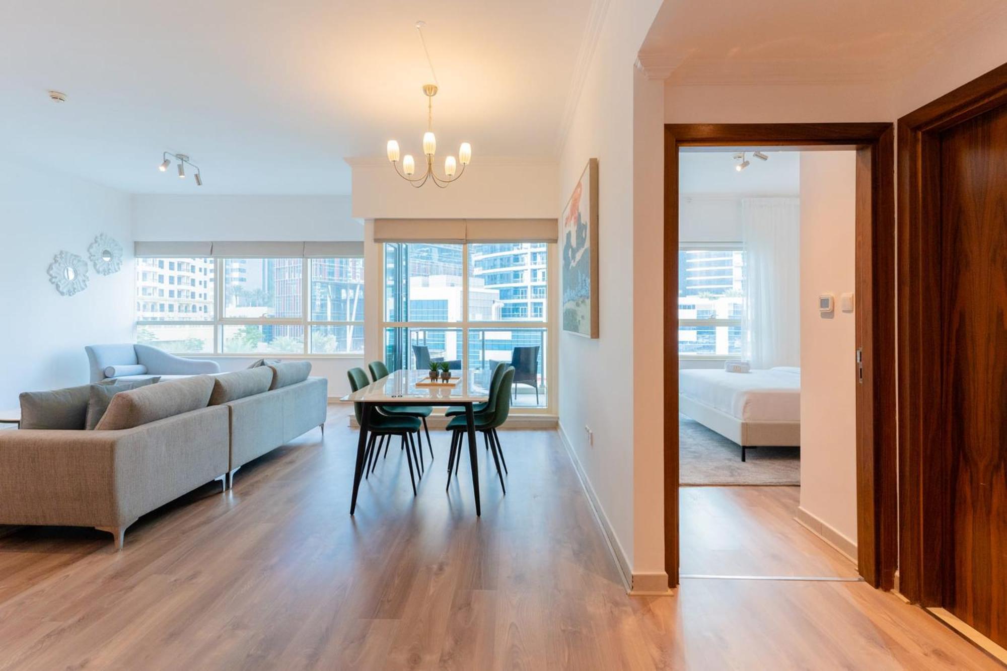 Stylish Waterfront 2 Bed In Marina Apartment *