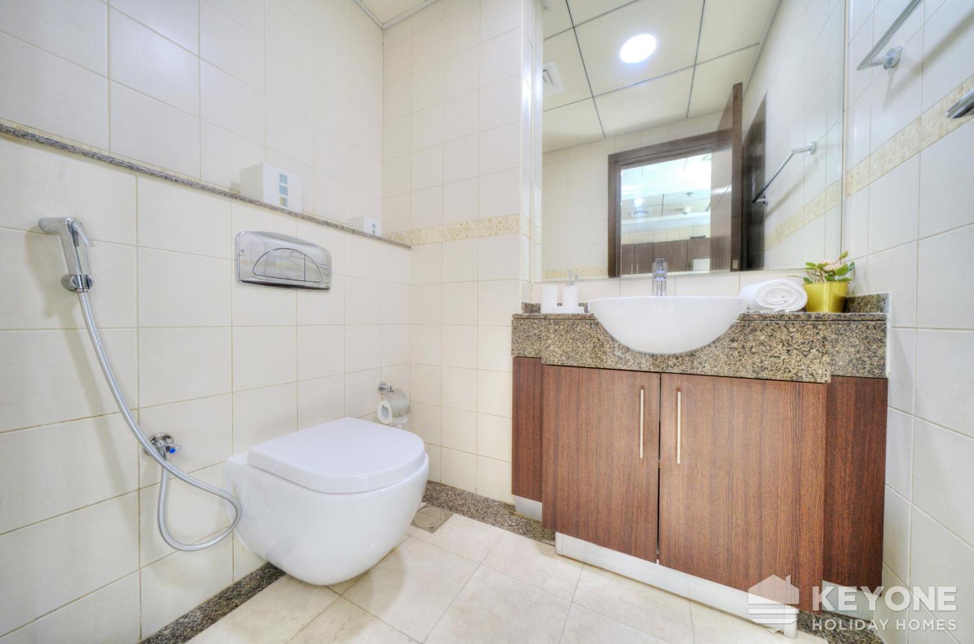 Contemporary One Bedroom With Full Marina View Apartment *