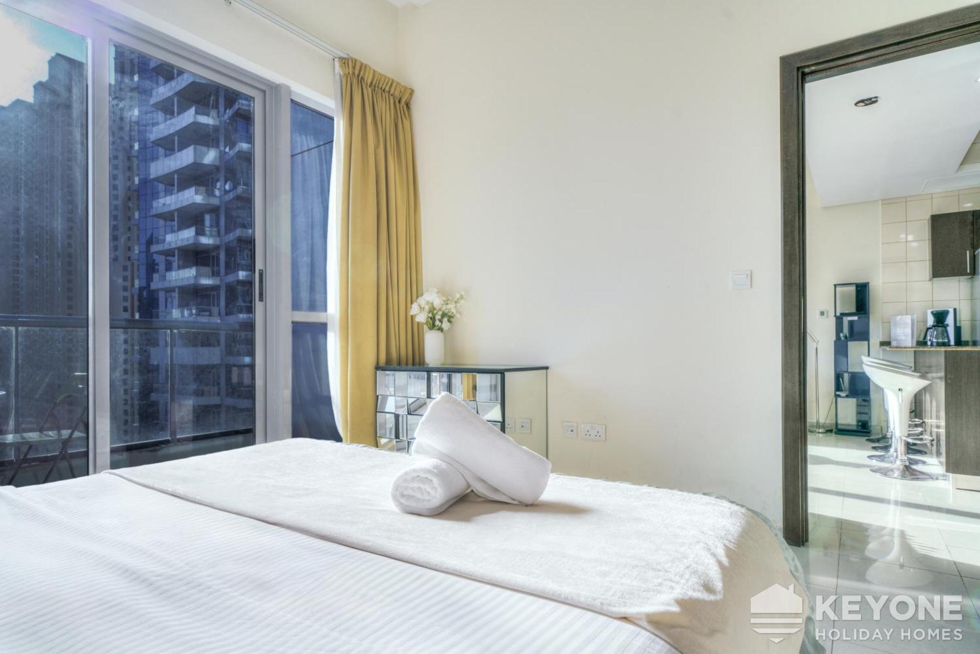 Contemporary One Bedroom With Full Marina View Apartment *