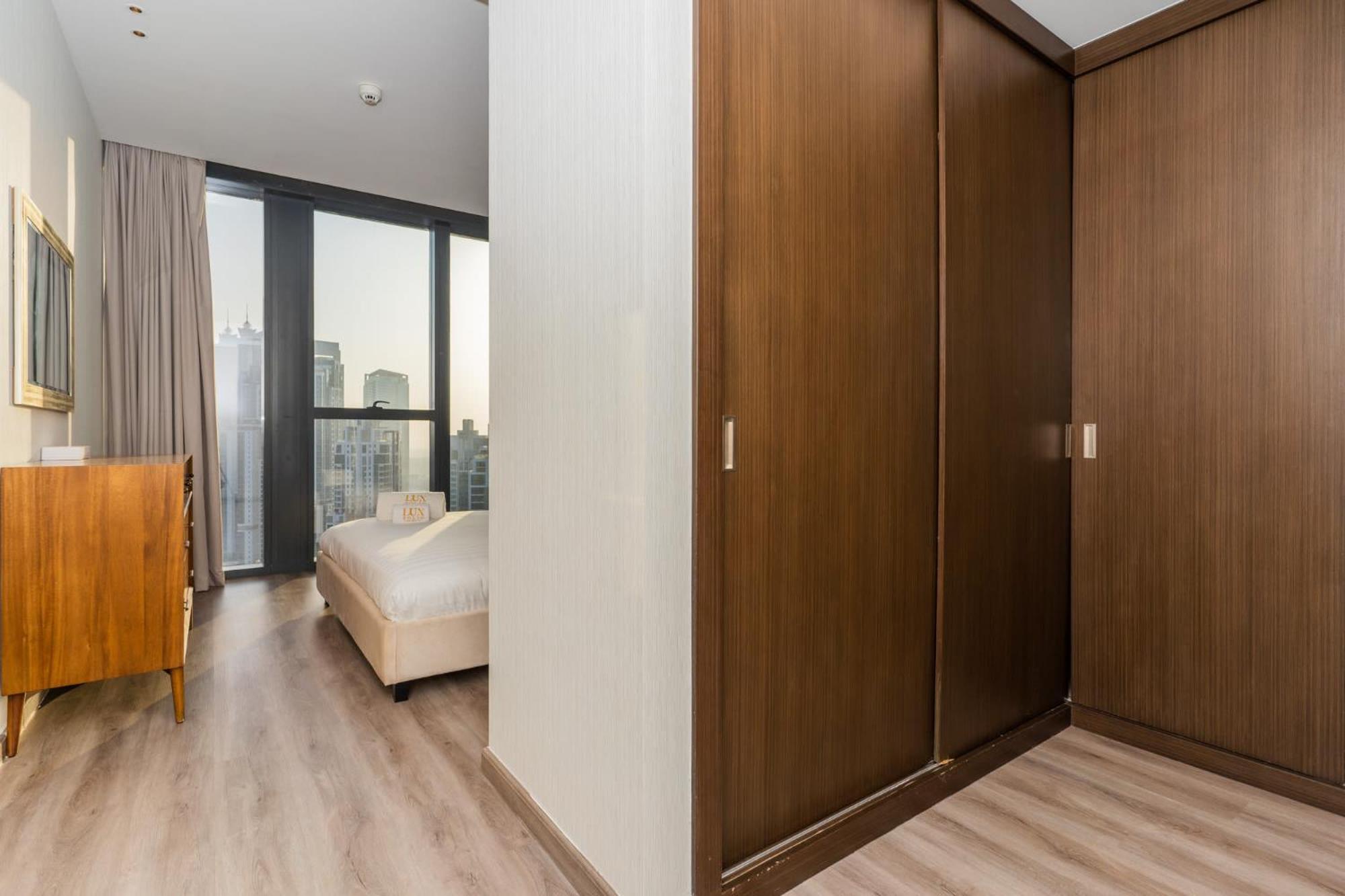 Downtown 1 Bed With Views Apartment