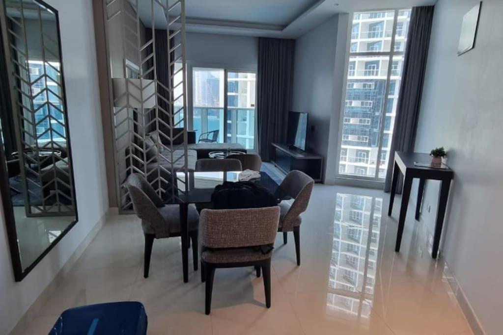 Beautiful 1 Bed Damac Prive * Dubai