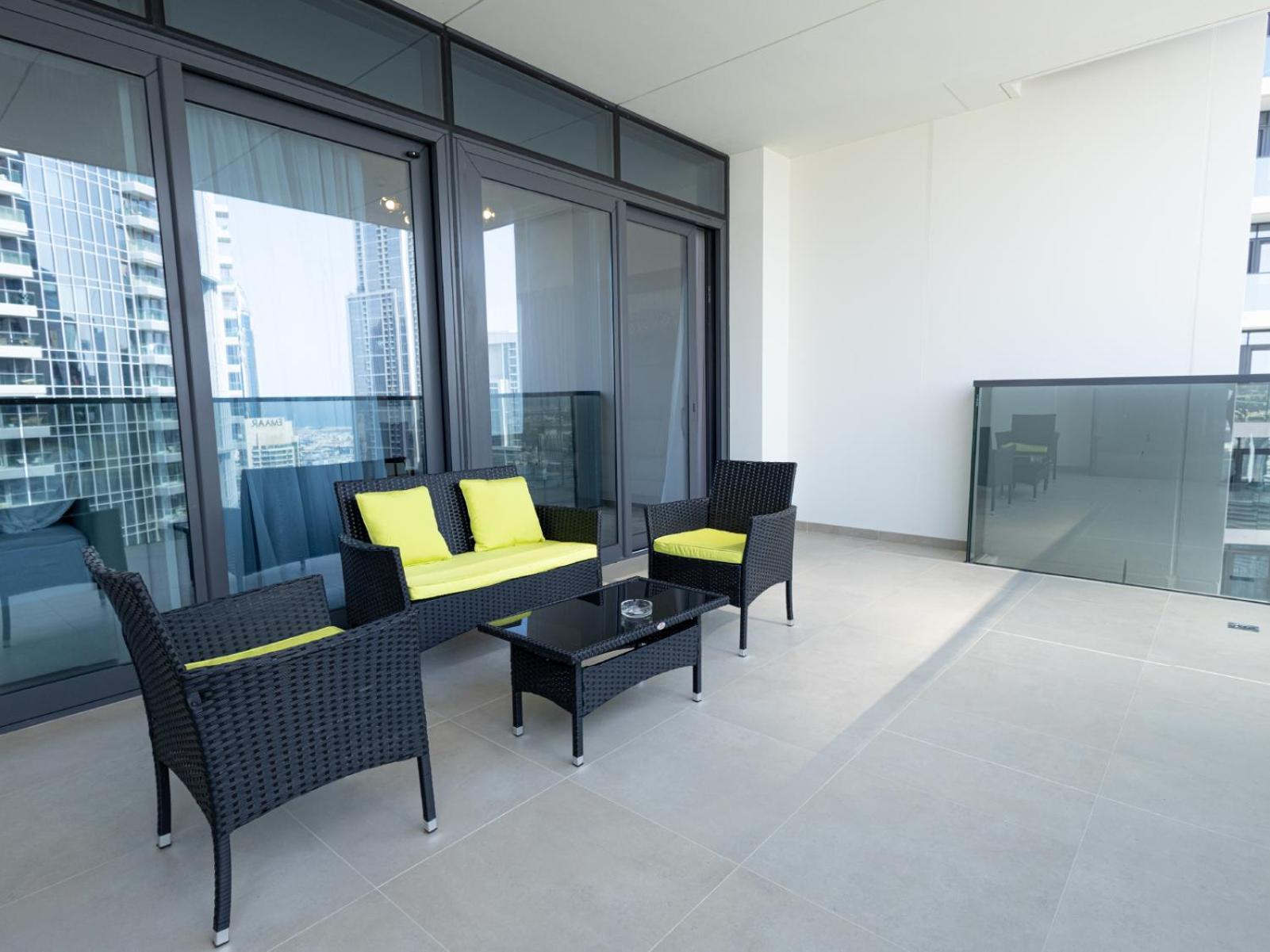 Mh - Act Tower - Downtown - Burj View 3bhk -ref4001 * Dubai