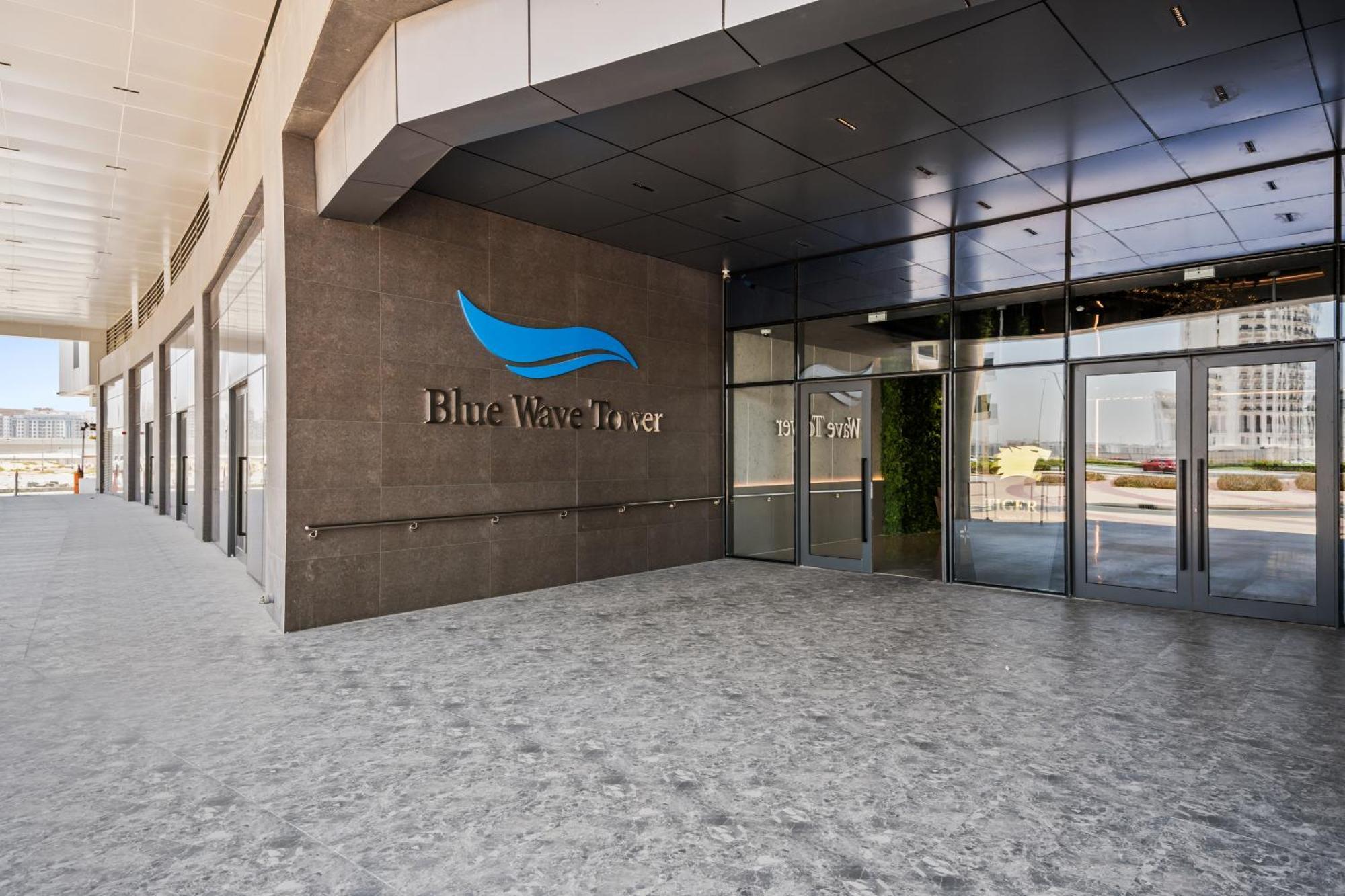 In Dubailand - Bright And Airy Apartment