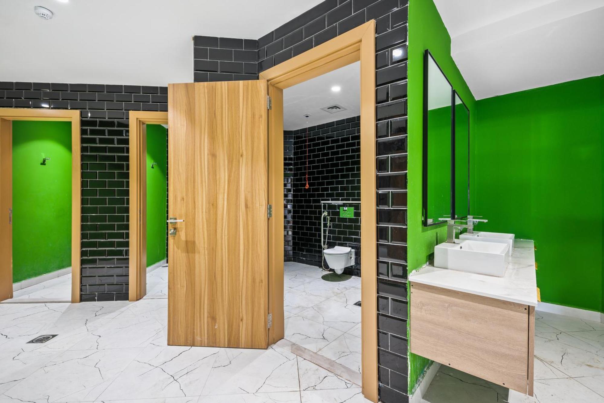 Apartment In Dubailand - Bright And Airy Dubai
