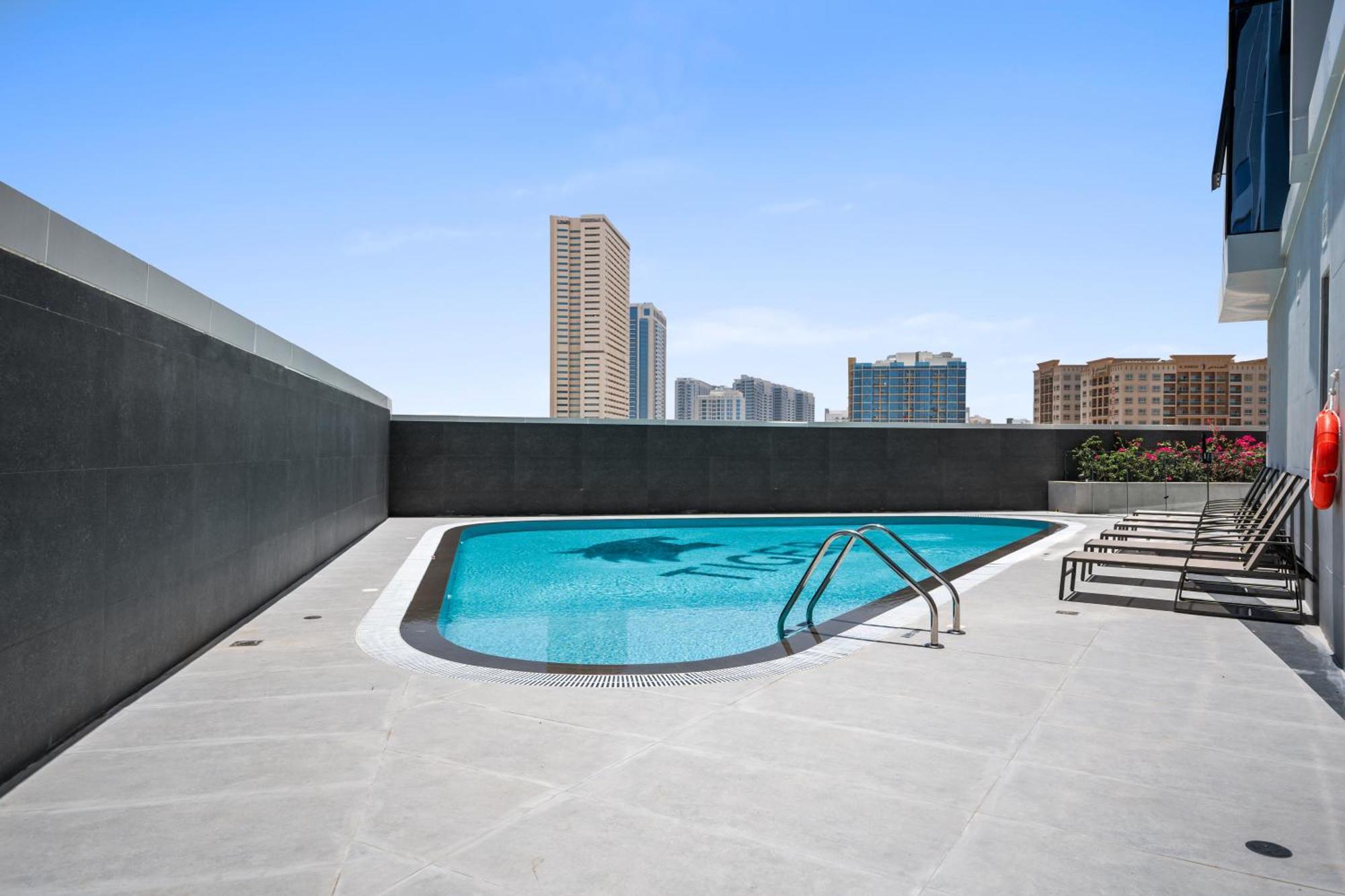 In Dubailand - Bright And Airy *