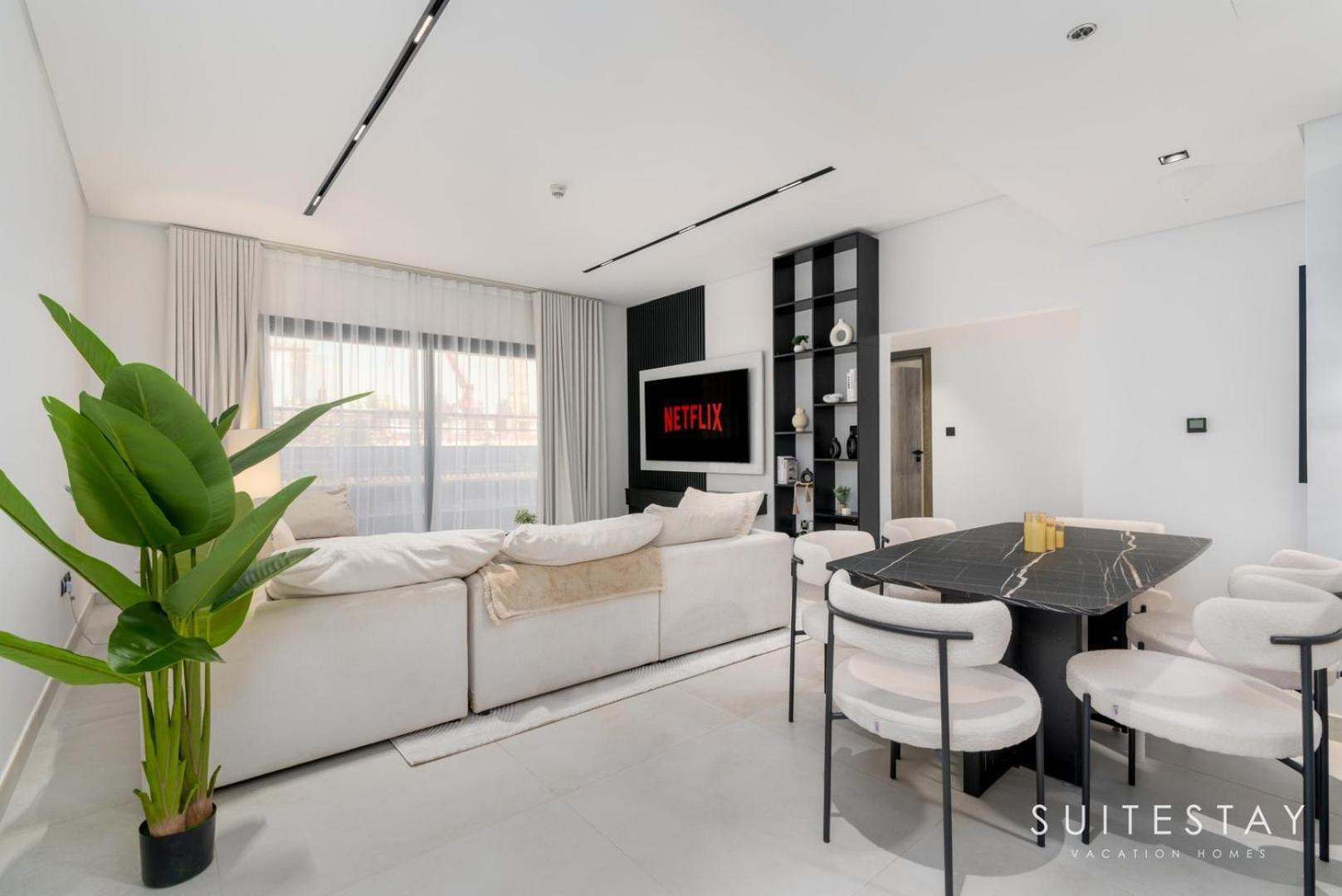 Apartment Large And Contemporary 2-bedroom *