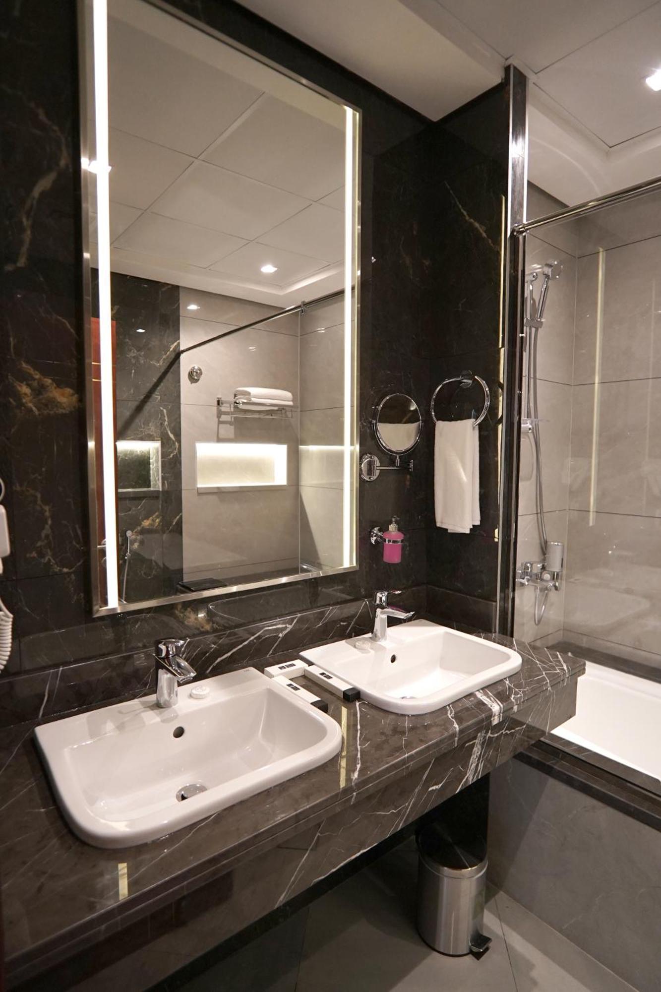 Hotel Concorde Creek View Bur