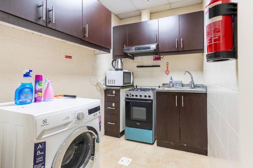 Beautiful 1br With Views At Silicon *