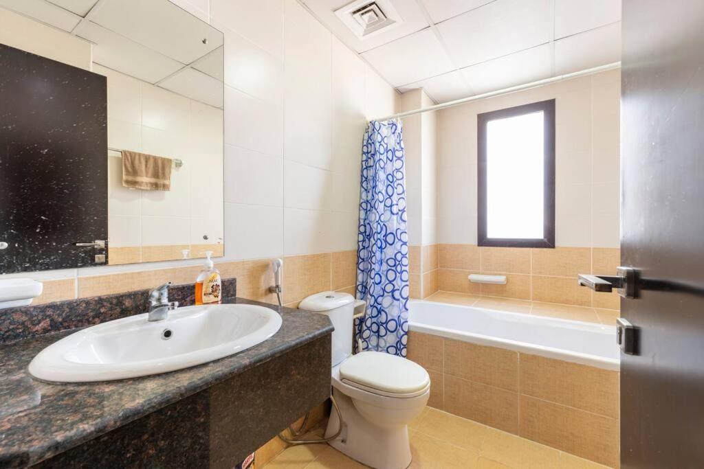 Beautiful 1br With Views At Silicon Apartment Dubai