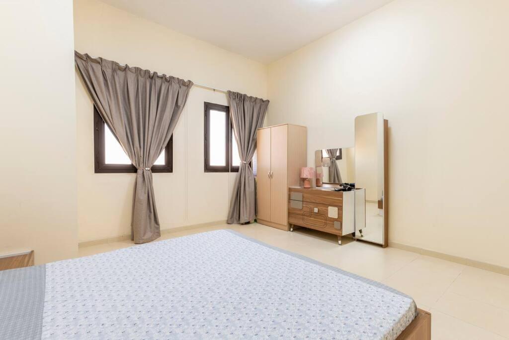 Beautiful 1br With Views At Silicon Apartment *
