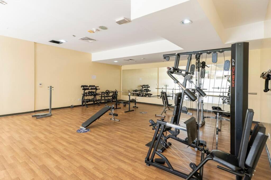 Beautiful 1br With Views At Silicon *