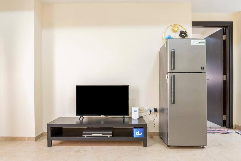Beautiful 1br With Views At Silicon *