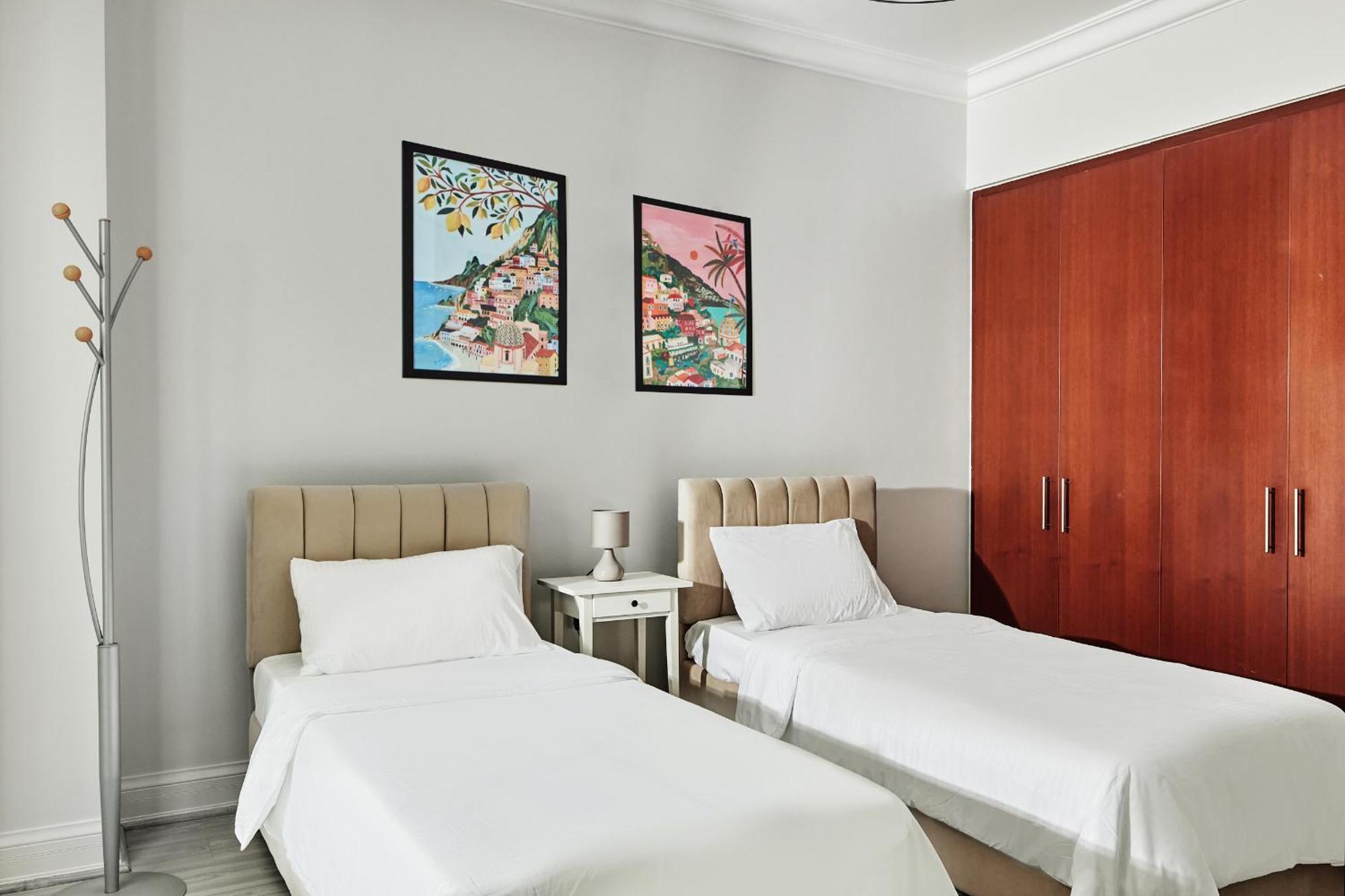 Luxury Marina Views On Marina Walk Waterfront 3 Bed Property *