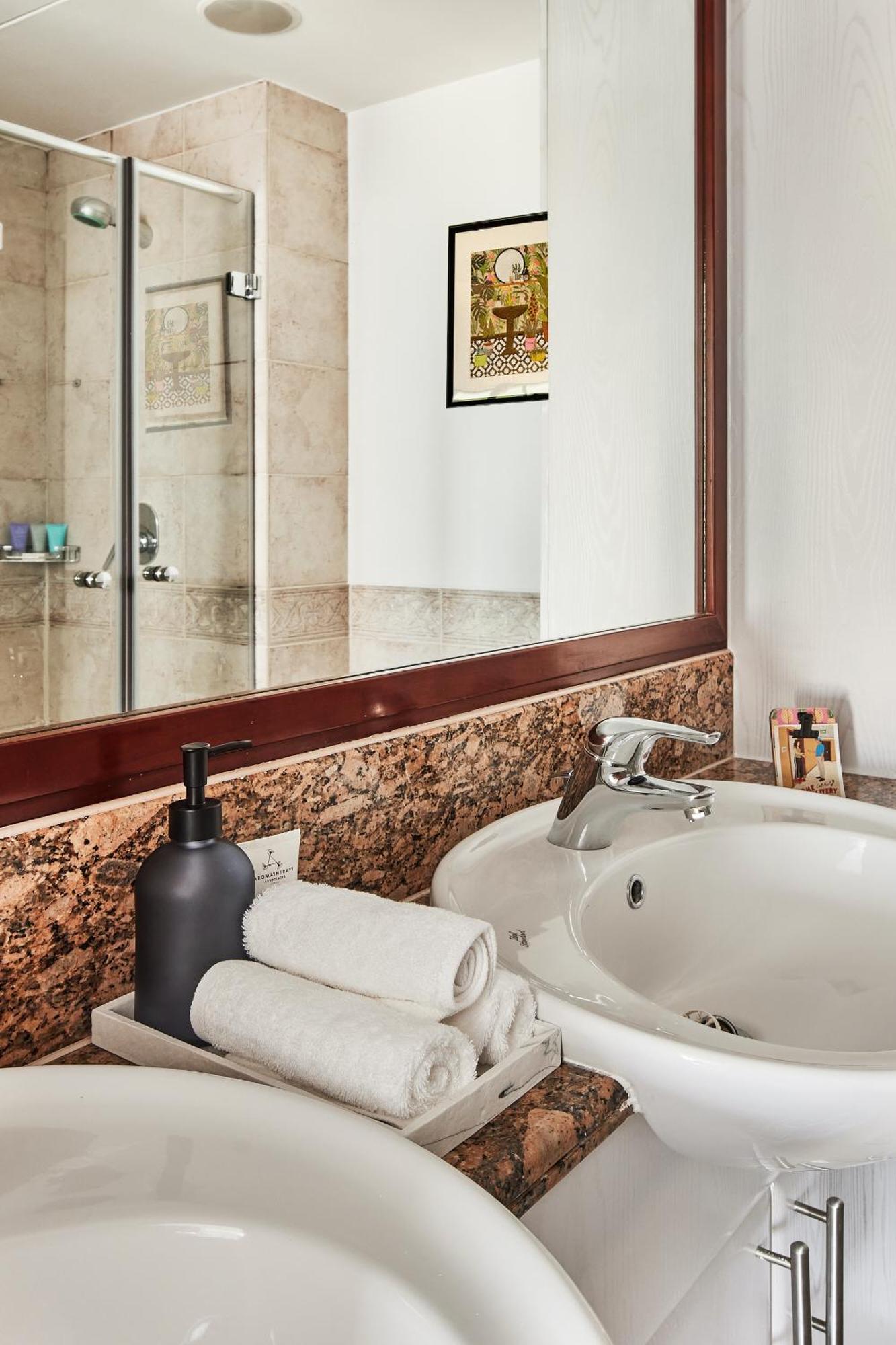 Luxury Marina Views On Marina Walk Waterfront 3 Bed Property