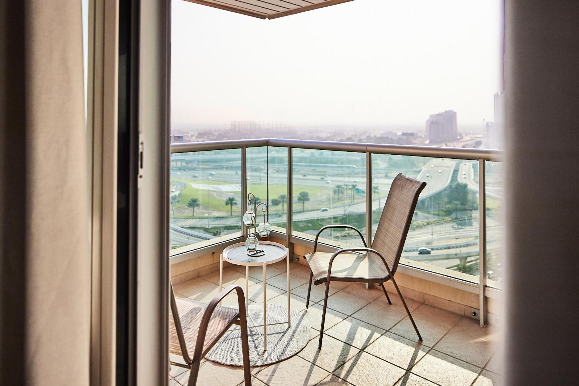 Luxury Marina Views On Marina Walk Waterfront 3 Bed Property *