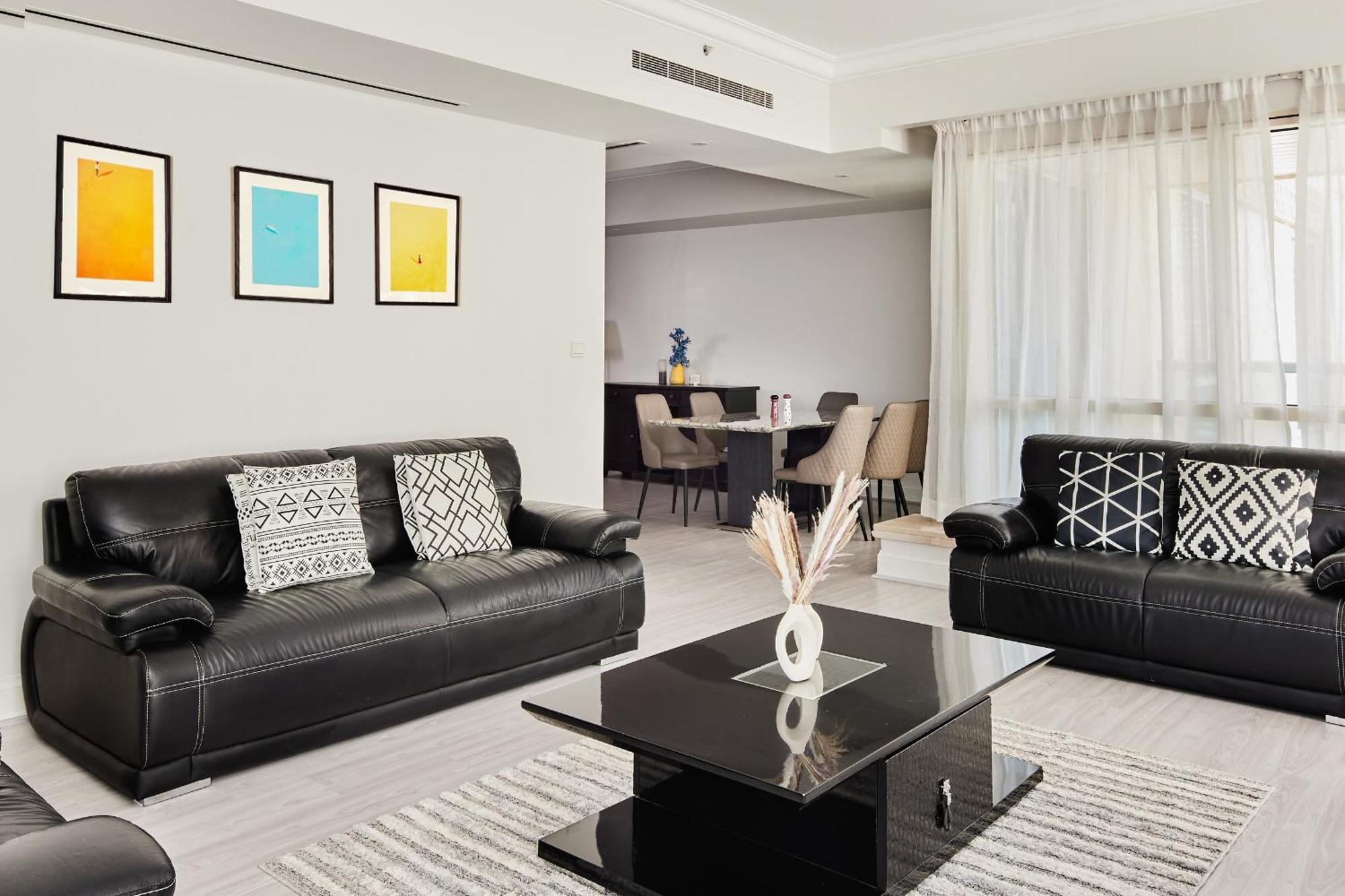 Luxury Marina Views On Marina Walk Waterfront 3 Bed Property Apartment