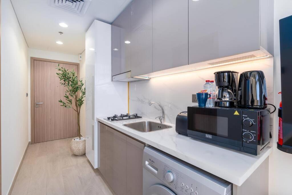 Apartment 12min From Burj Khalifa - Azizi Riviera 32 - Dubai