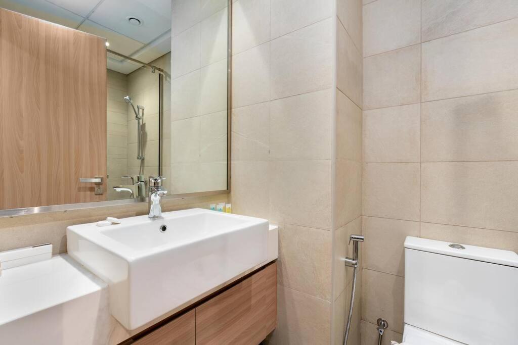 12min From Burj Khalifa - Azizi Riviera 32 - Apartment *
