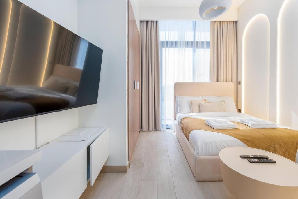 Apartment 12min From Burj Khalifa - Azizi Riviera 32 - Dubai