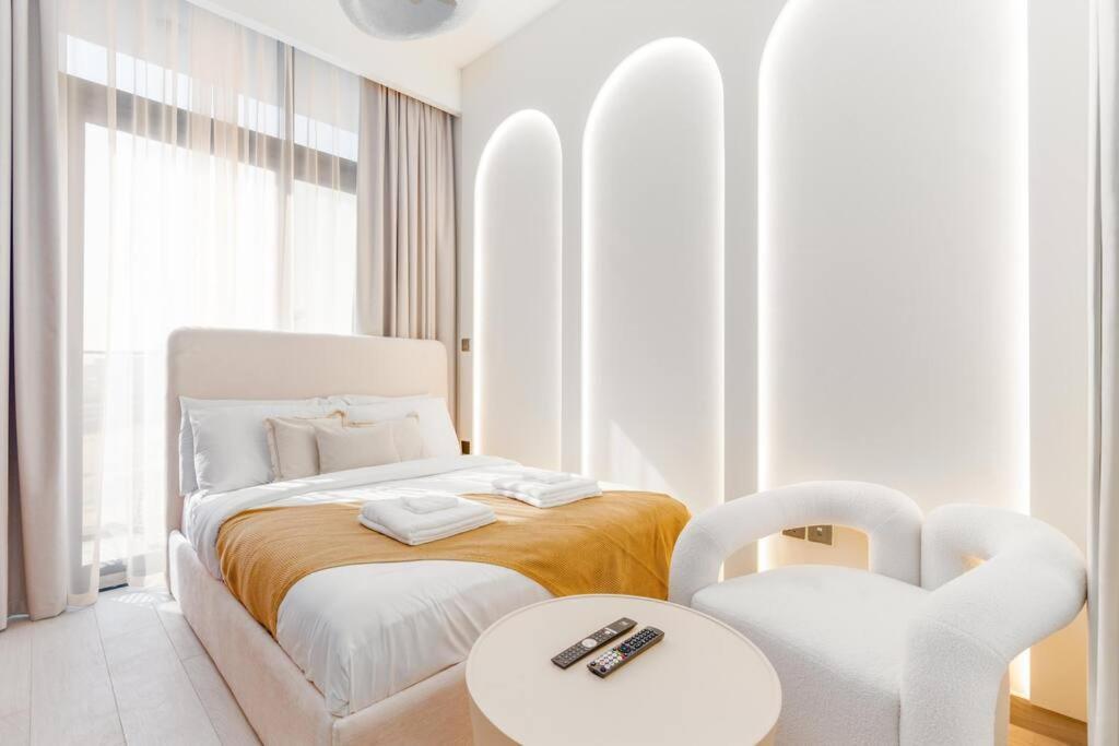 12min From Burj Khalifa - Azizi Riviera 32 -