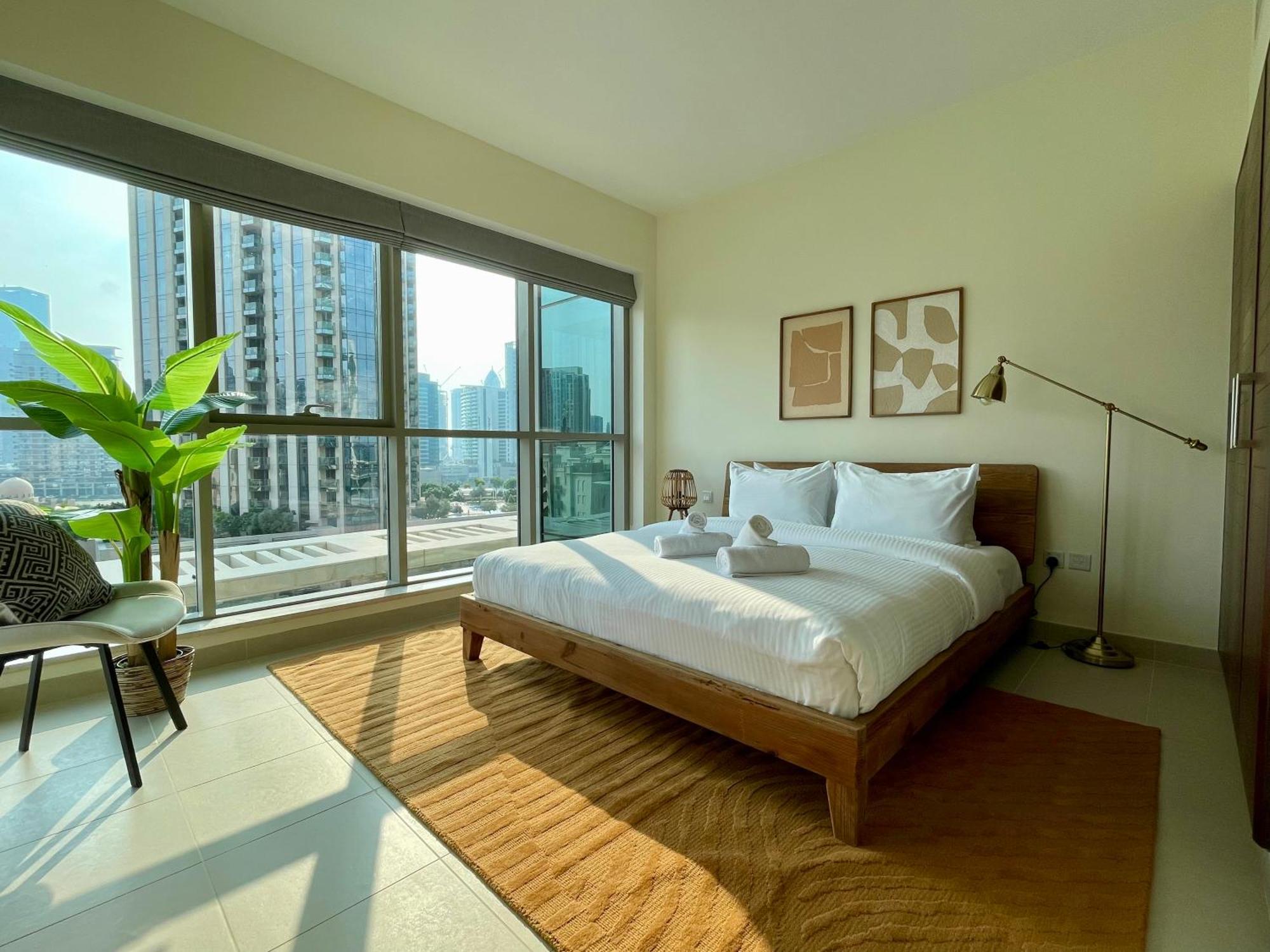 Cosy & Spacious 2 Bedroom L Magical Boulevard View L By Burj & Mall I Pool I Gym I Family Friendly Dubai