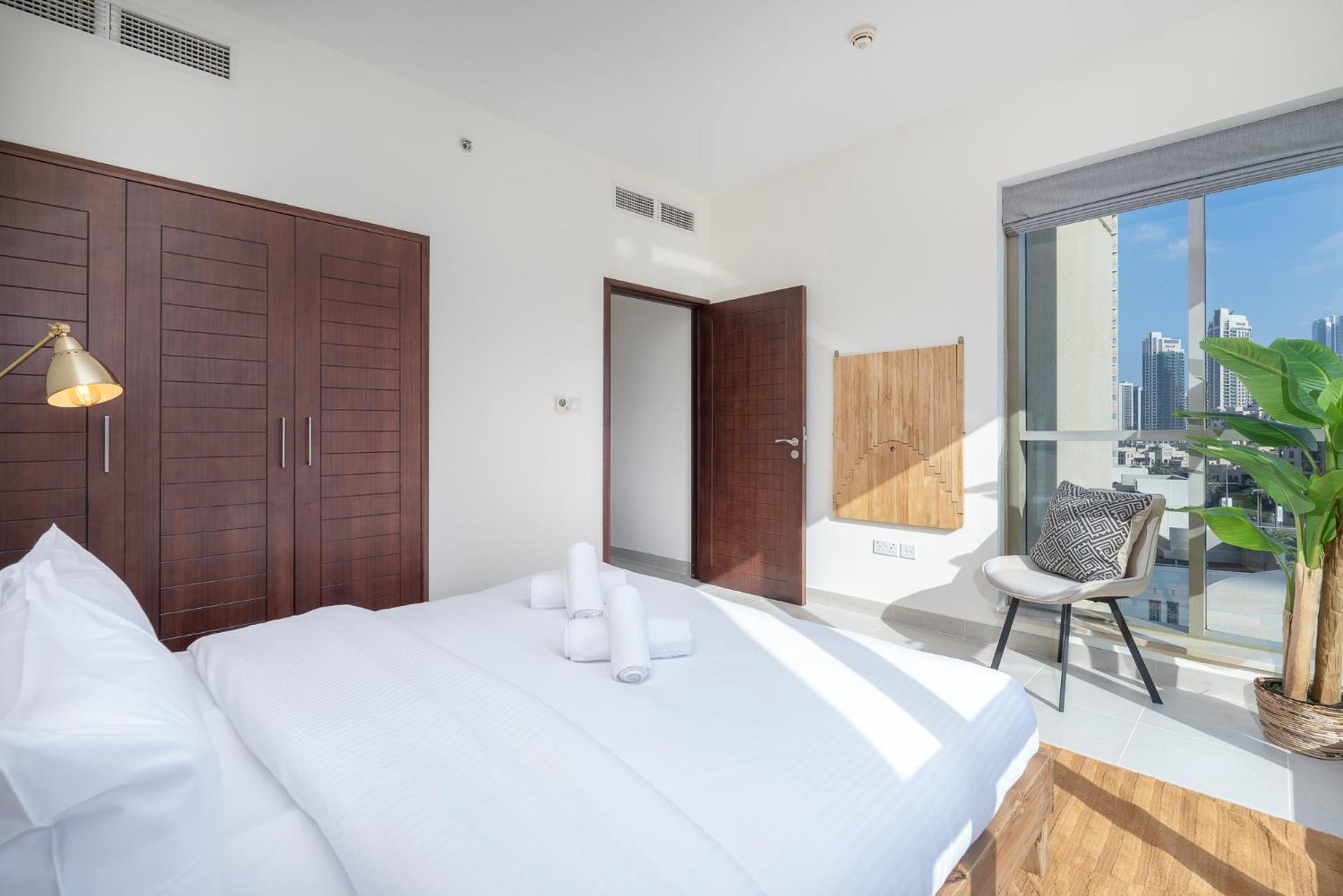 Cosy & Spacious 2 Bedroom L Magical Boulevard View L By Burj & Mall I Pool I Gym I Family Friendly *