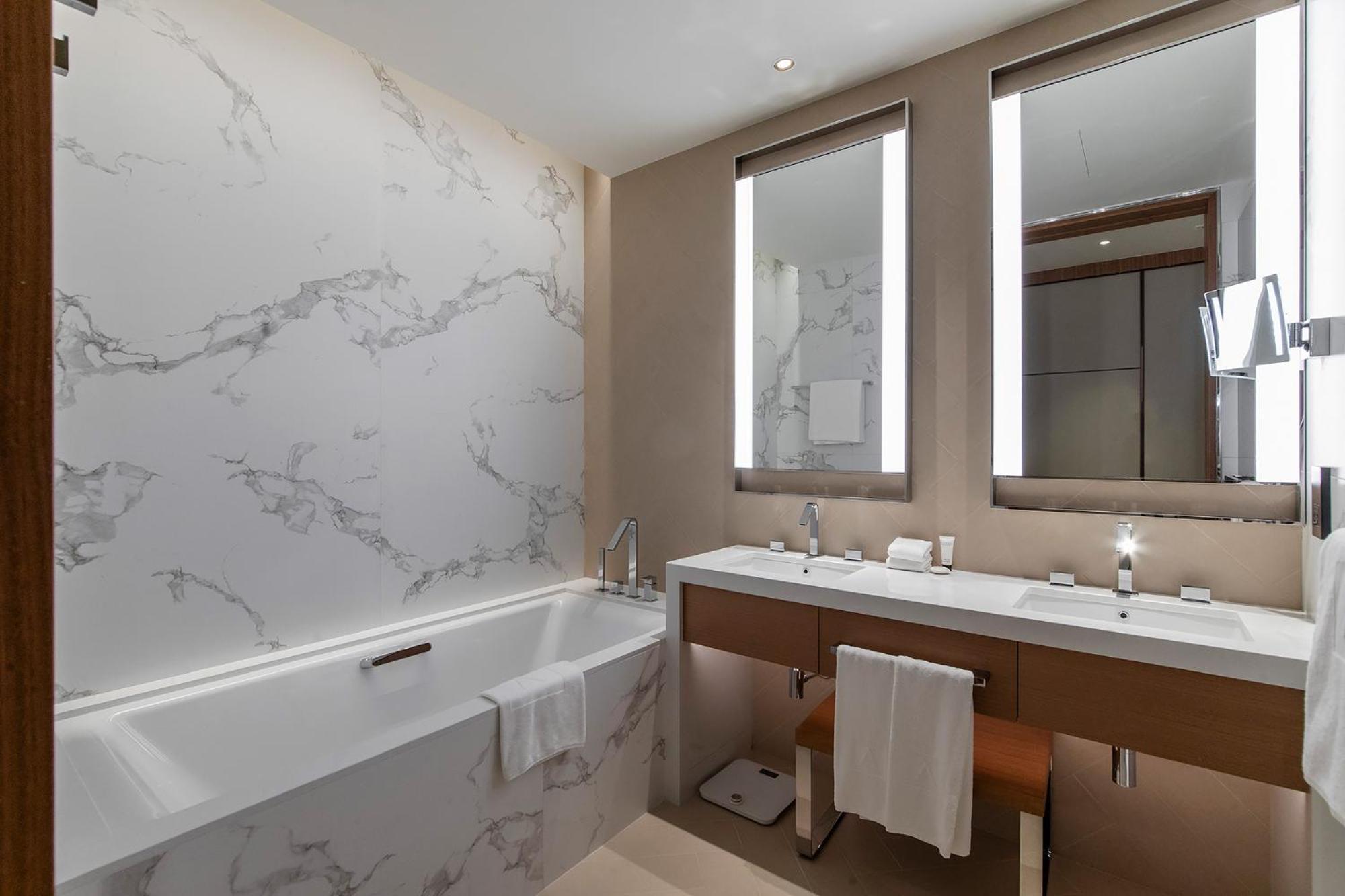 Deluxe 2br With Full Burj Khalifa And Fountain View Apartment