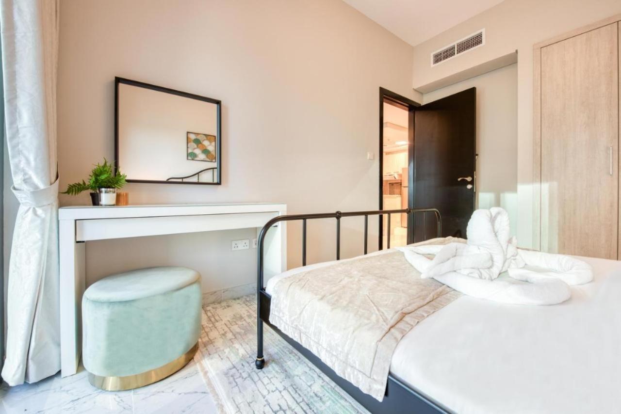 Elite Lux Homes - Cozy & Stylish 1 Bedroom With Huge Pools & World Class Gym
