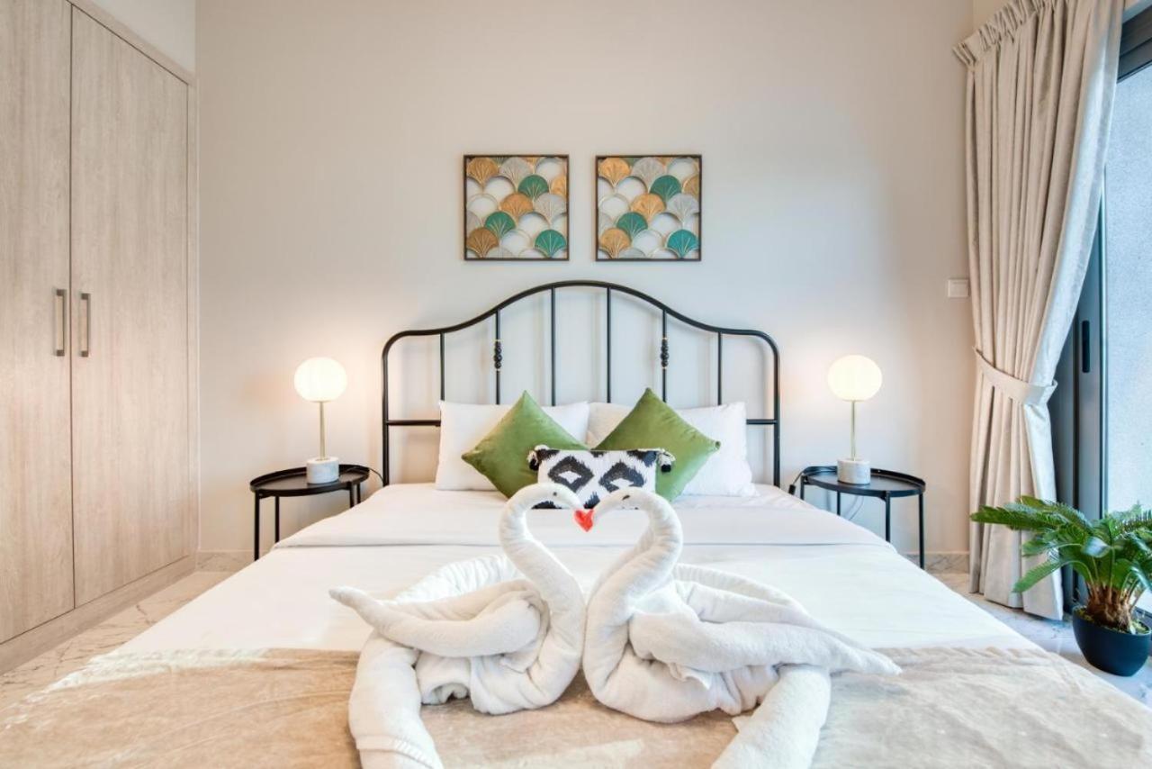 Elite Lux Homes - Cozy & Stylish 1 Bedroom With Huge Pools & World Class Gym