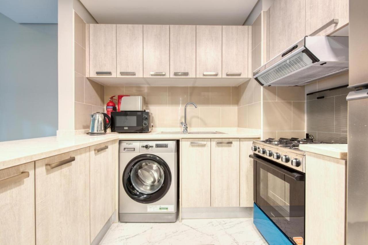 Apartment Elite Lux Homes - Cozy & Stylish 1 Bedroom With Huge Pools & World Class Gym Dubai