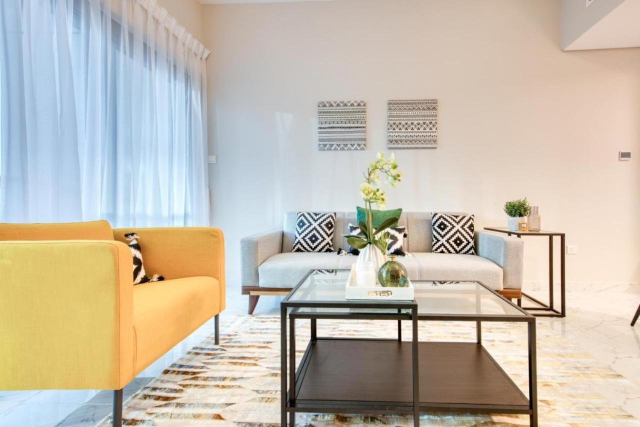 Elite Lux Homes - Cozy & Stylish 1 Bedroom With Huge Pools & World Class Gym Dubai