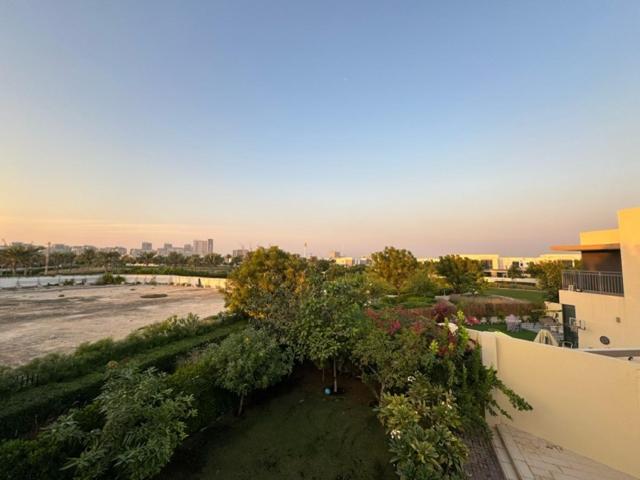 Oraya - Brand New Luxurious 3br 2m In Maple 2 Apartment *