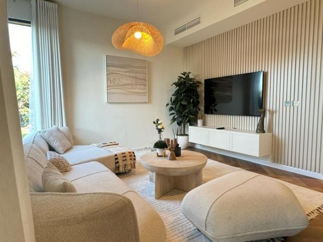 Oraya - Brand New Luxurious 3br 2m In Maple 2 Apartment *