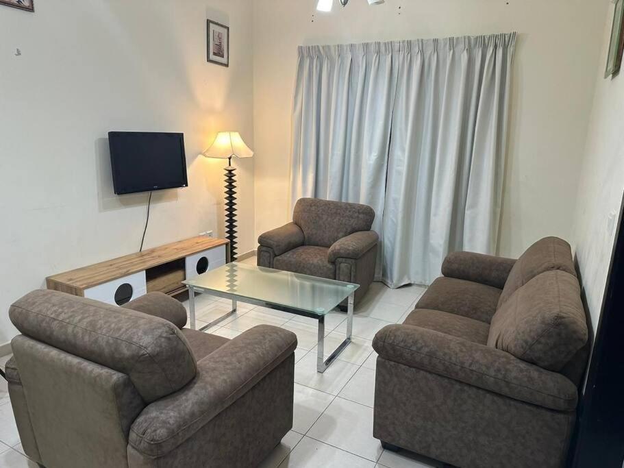 Apartment Stylish 1bhk At Silicon Oasis *