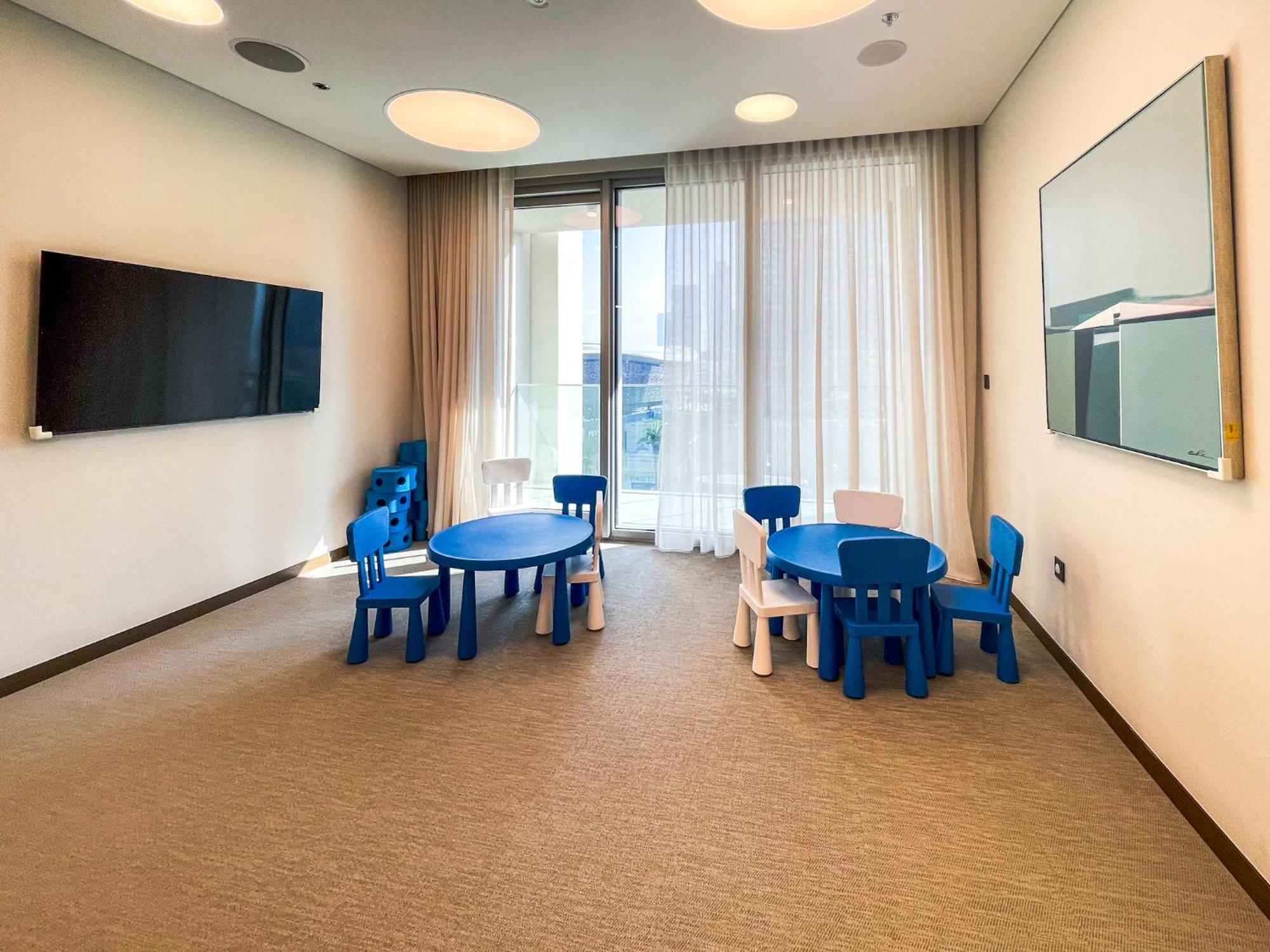 Cozy With Views Next To Burj Khalifa 166fo1-2 Apartment Dubai