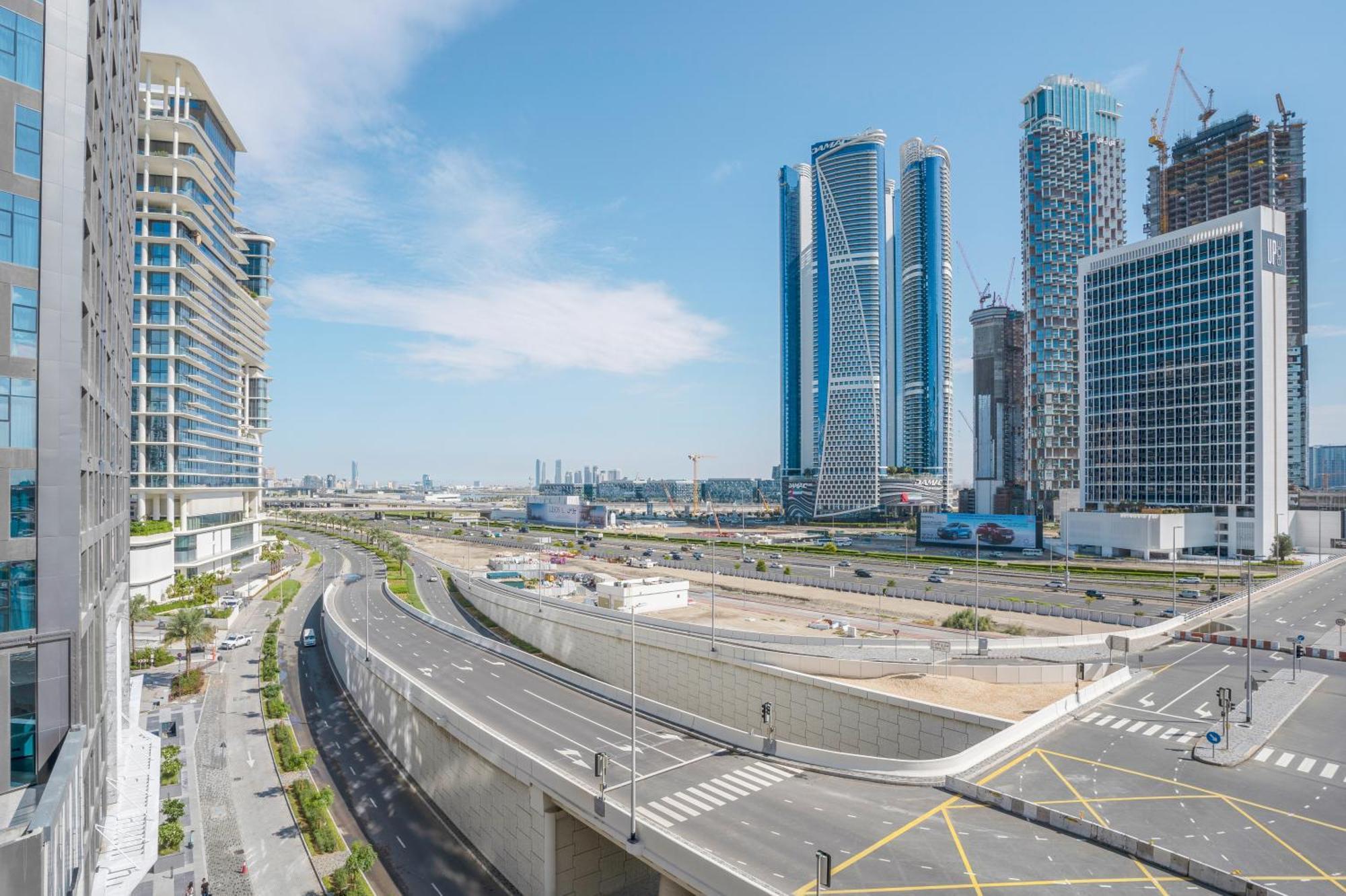 Business Bay With Stunning Views Dubai