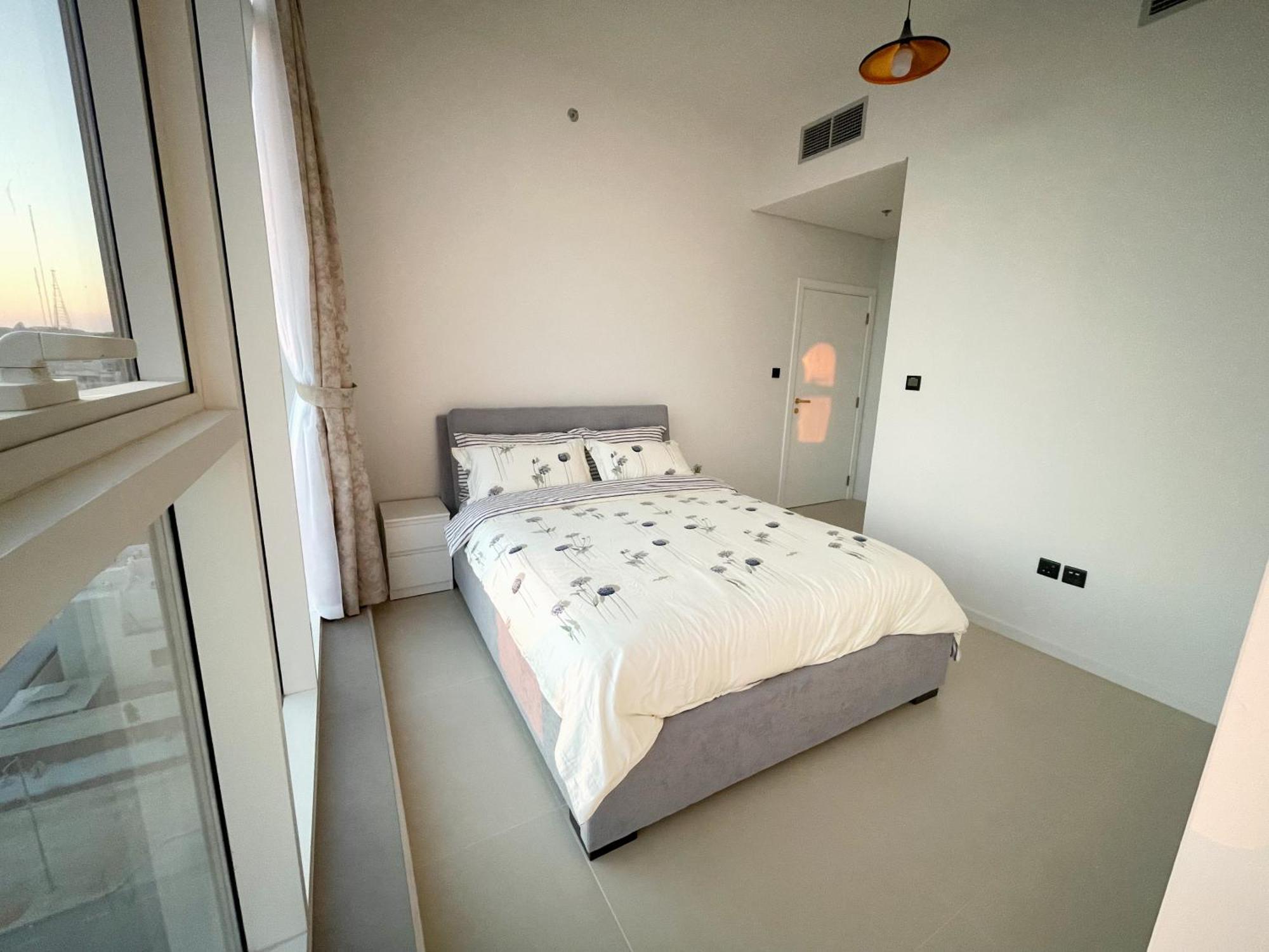 Apartment Cozy With Pool - 10 Mins From Marina *