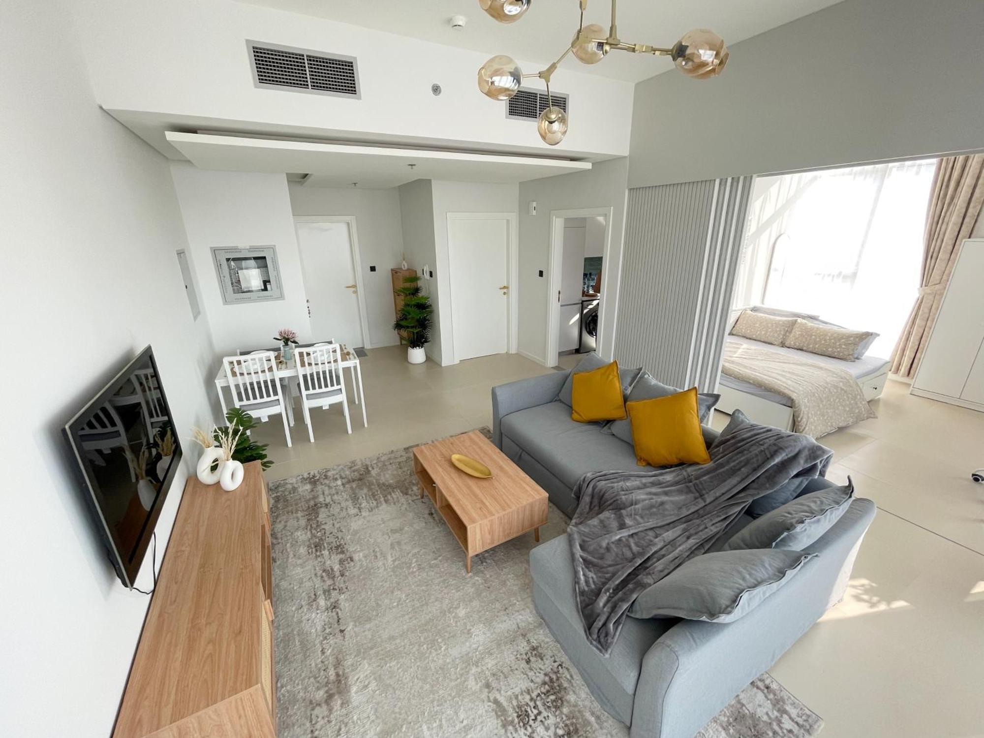 Cozy With Pool - 10 Mins From Marina Apartment