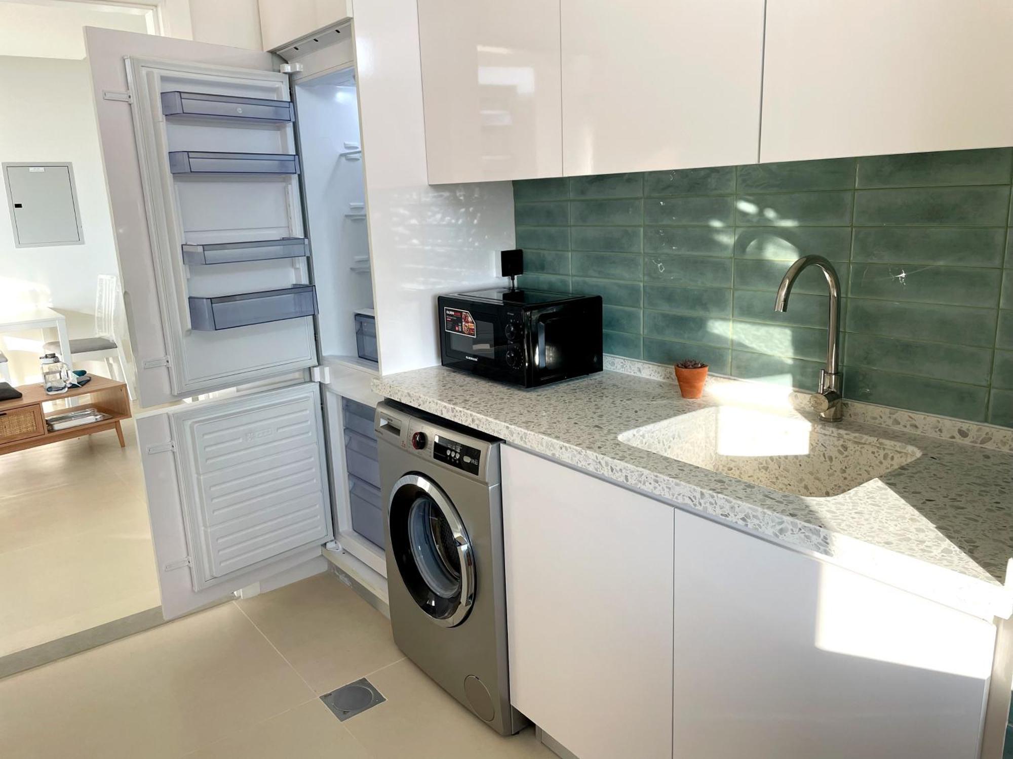 Cozy With Pool - 10 Mins From Marina Apartment