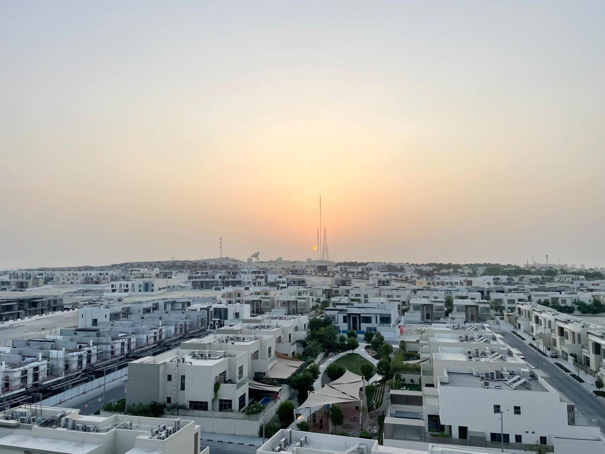 Cozy With Pool - 10 Mins From Marina Apartment Dubai