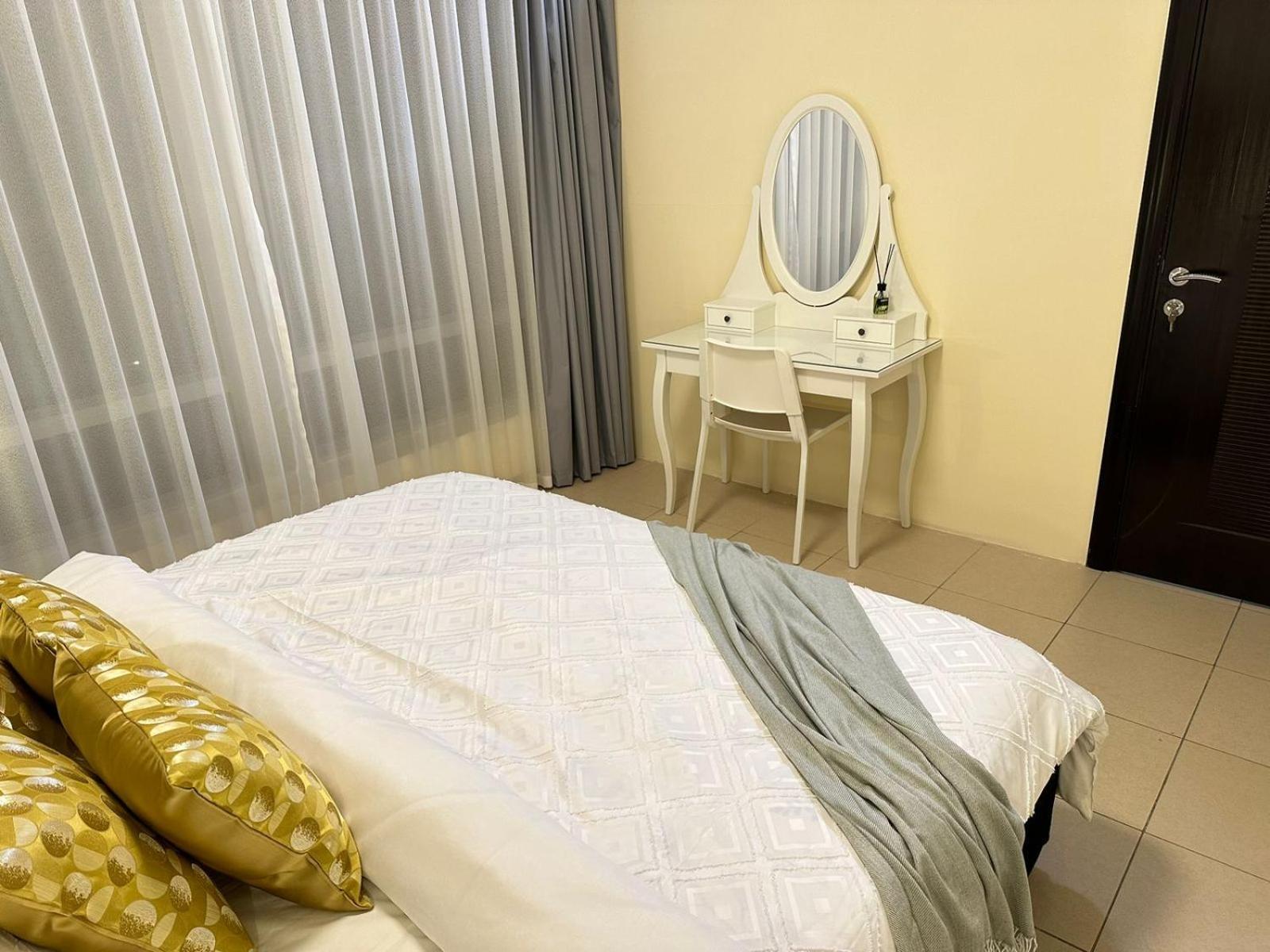 Burj Views Tower C, Downtown,dubai Uae Apartment *