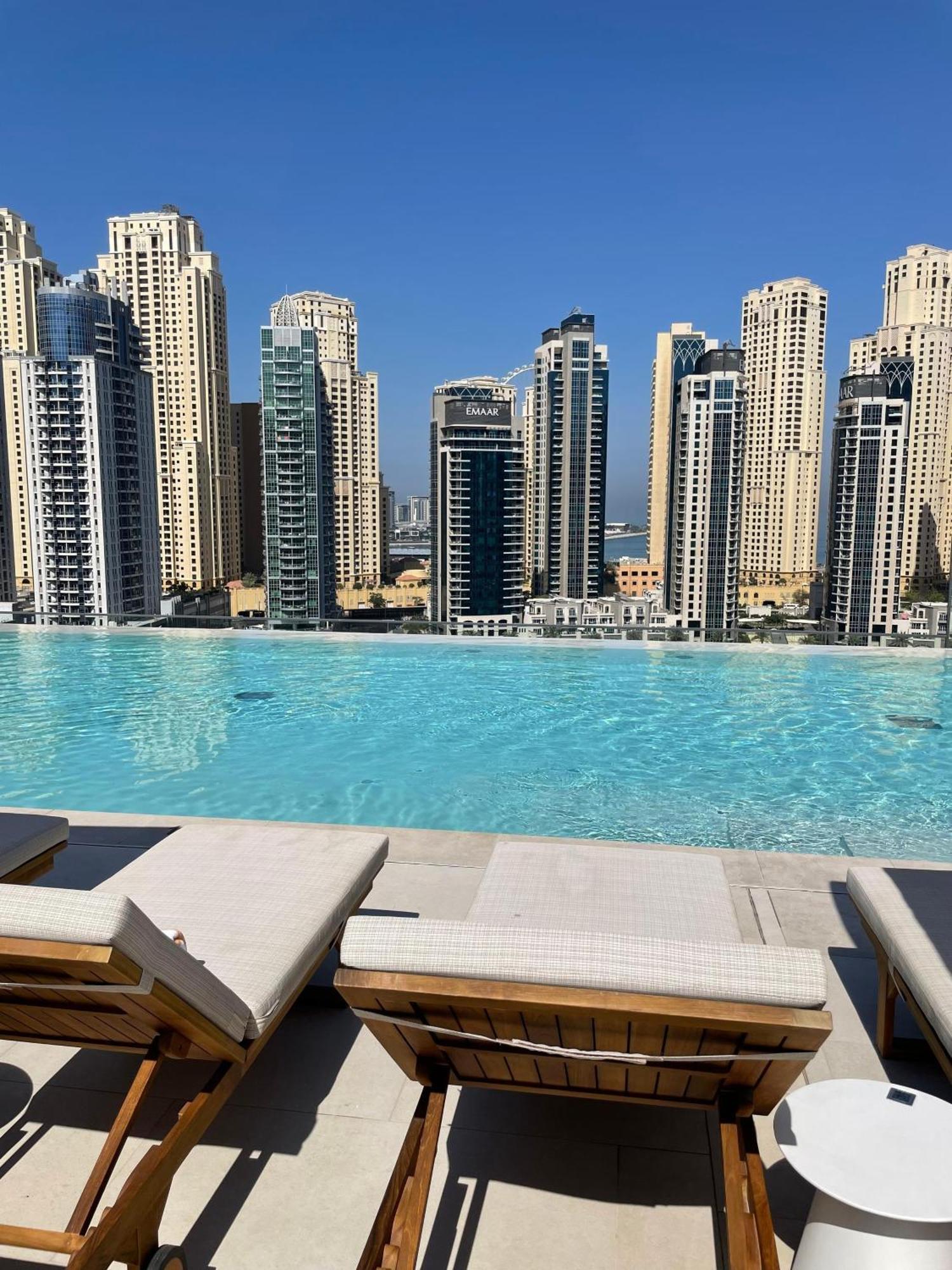 Luxe Nautical Style 2 Bd In Vida Yacht Club Dubai