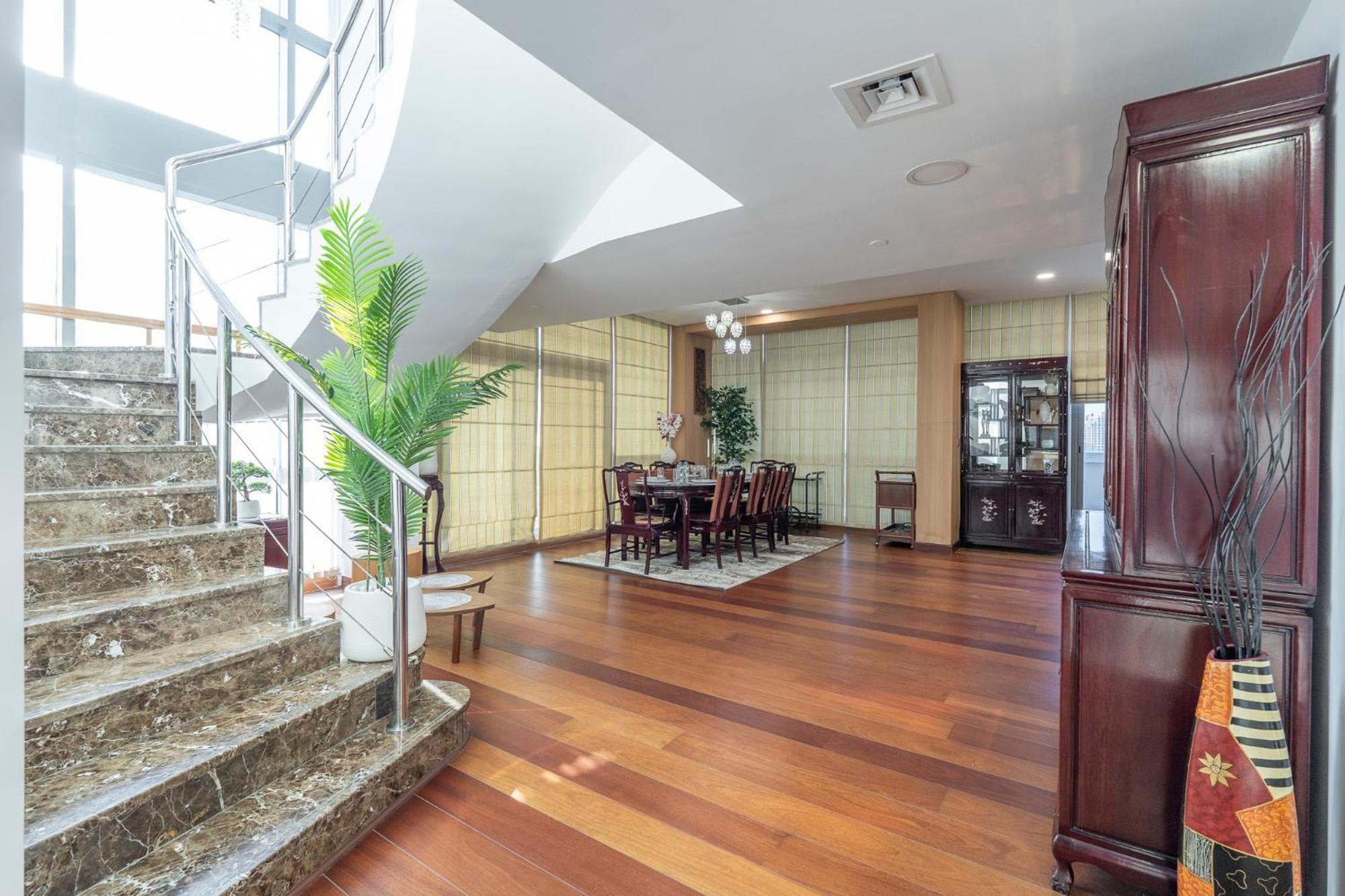 The Iconic Luxury 4br Penthouse Near To Jumeirah And Infront Of Dmcc Metro Station *