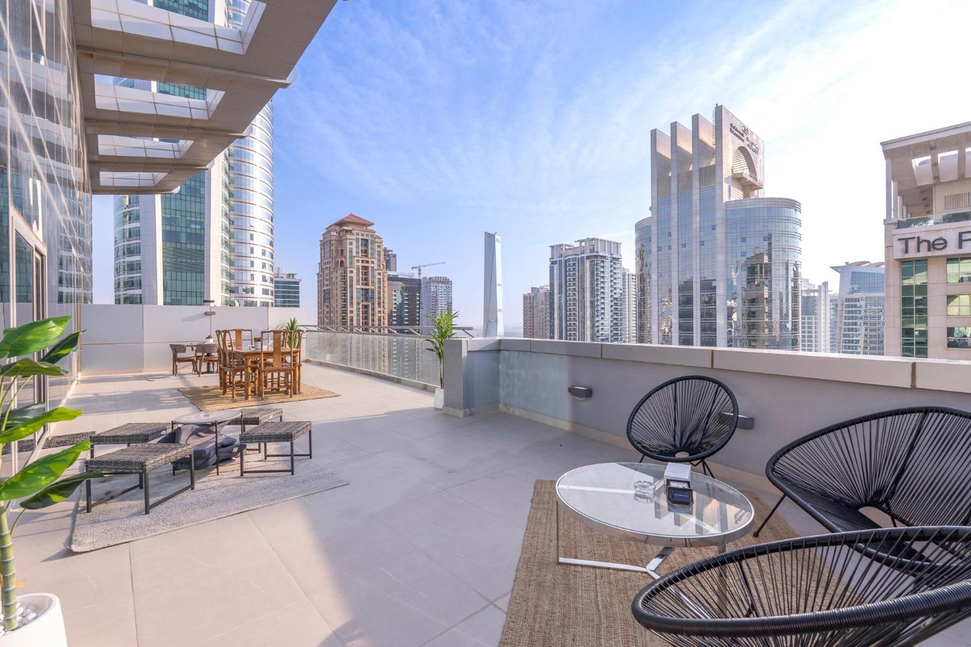 The Iconic Luxury 4br Penthouse Near To Jumeirah And Infront Of Dmcc Metro Station Apartment