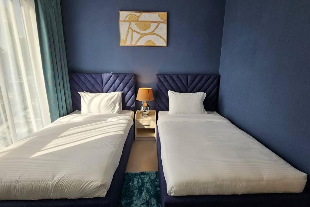 Luxury 3 Bed + Maid In Downtown With Burj Khalifa View * Dubai