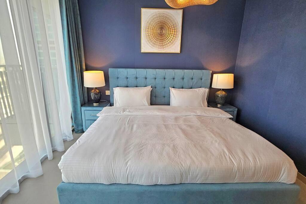 Luxury 3 Bed + Maid In Downtown With Burj Khalifa View Dubai