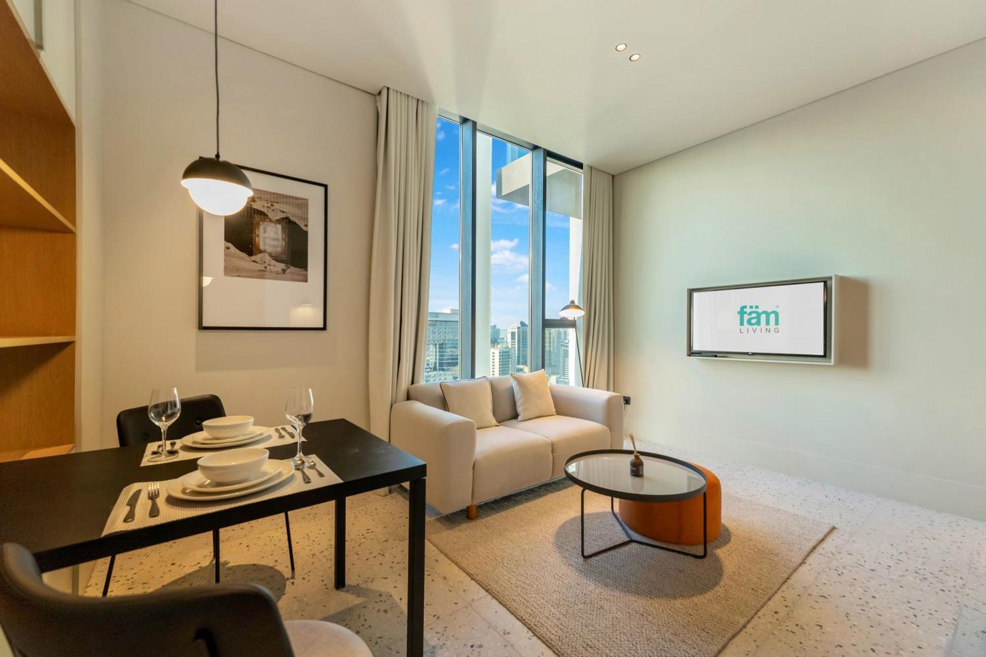 Fam Living - Upside Living - Wfh Friendly-business Bay Apartment *