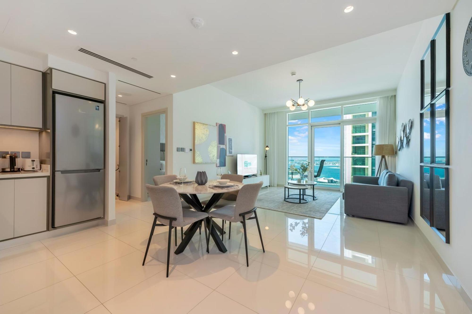 Apartment Fam Living - Beachfront Getaway In Emaar Beachfront - Private Access And Luxury Amenities Dubai